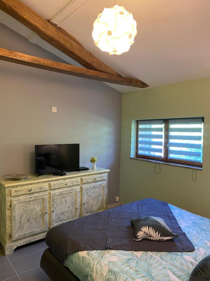 Les 4 seasons, agréable gîte avec terrasse et jardin La Croix Bigot Exterior foto