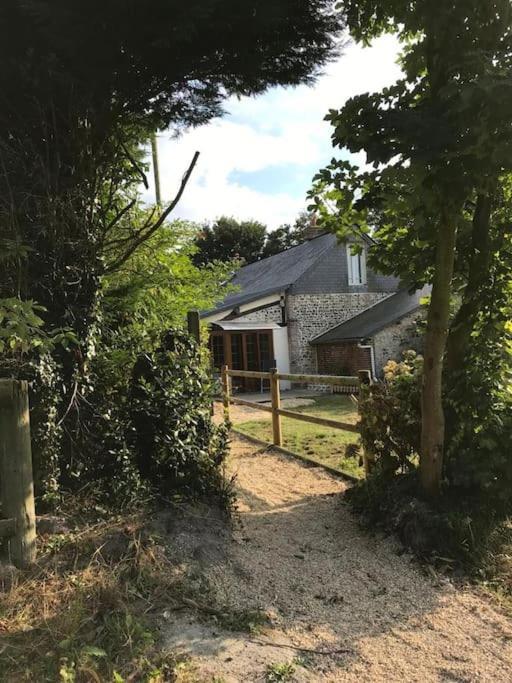 Les 4 seasons, agréable gîte avec terrasse et jardin La Croix Bigot Exterior foto