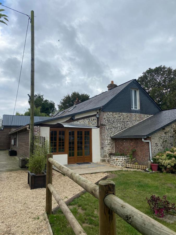 Les 4 seasons, agréable gîte avec terrasse et jardin La Croix Bigot Exterior foto